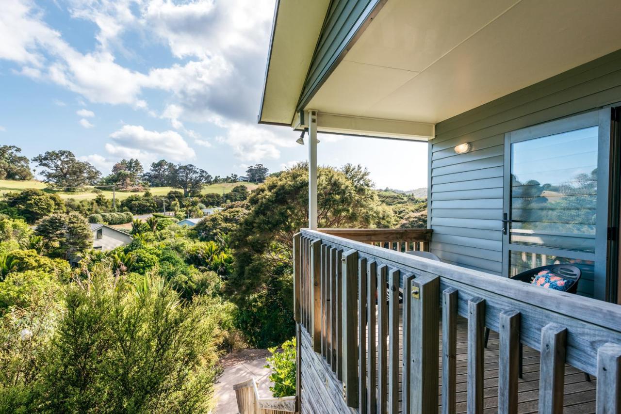 Treetop Retreat - Onetangi Holiday Home Екстериор снимка
