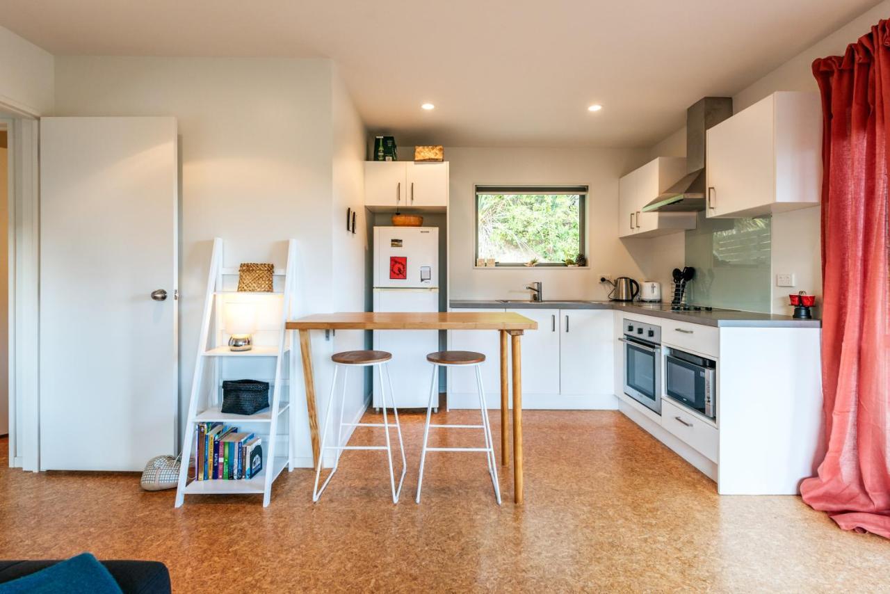 Treetop Retreat - Onetangi Holiday Home Екстериор снимка